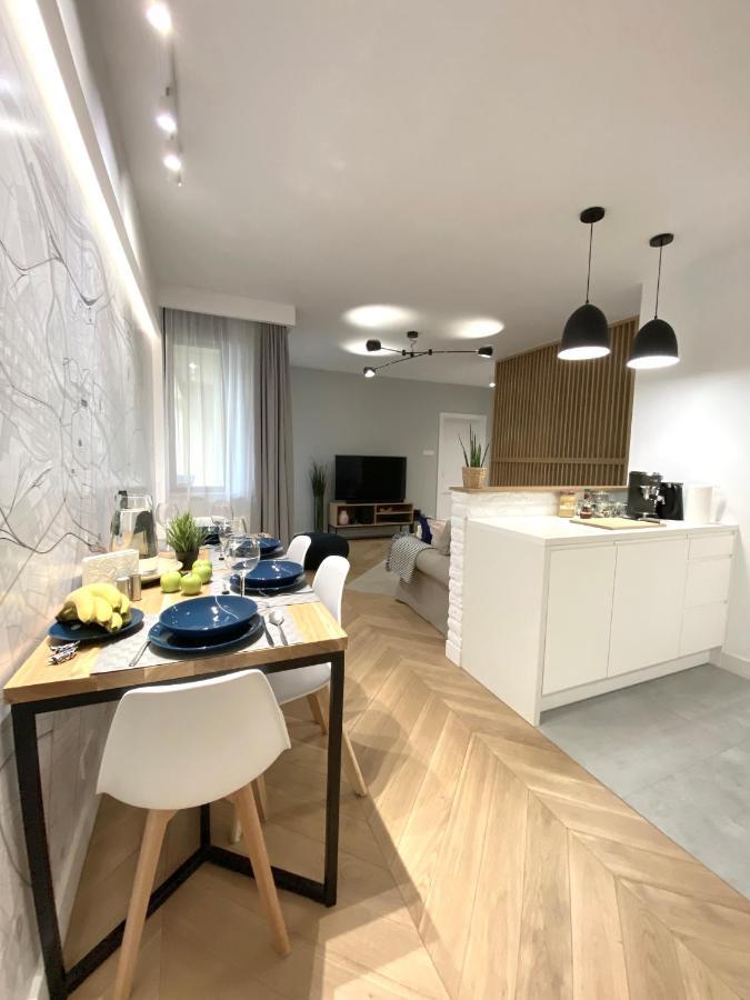 Mycherry - Old Town Apartment - Wiezienna 21C فروتسواف المظهر الخارجي الصورة