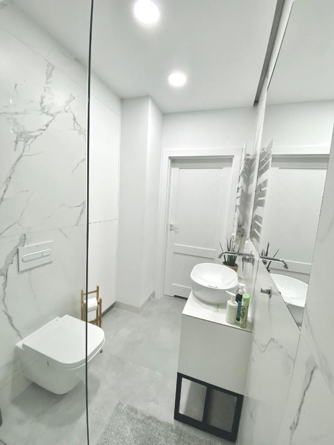Mycherry - Old Town Apartment - Wiezienna 21C فروتسواف المظهر الخارجي الصورة